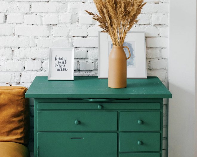 Picture of green chest of drawers.